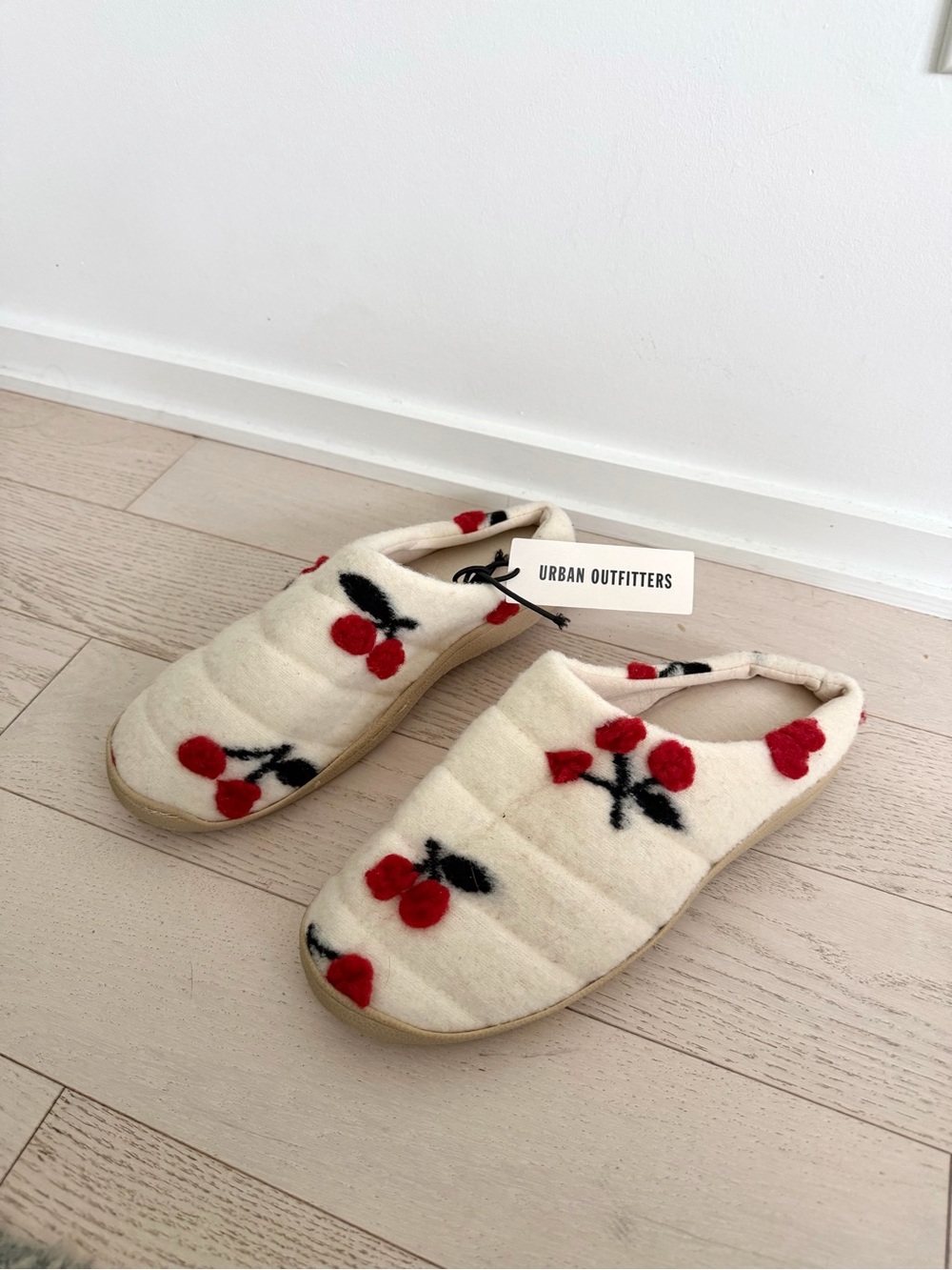 *BNWT* Urban Outfitters Cherry Slippers